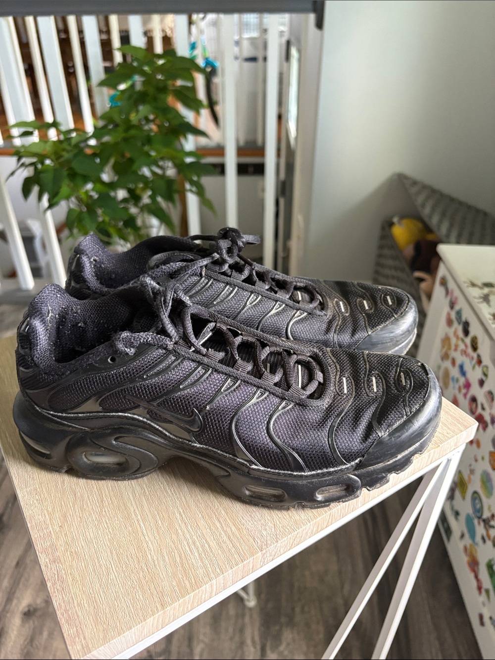 Black women Athletic Sneakers - Classic Low-Top Runner